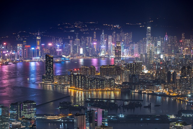 深圳有豪宅直降800万，那么香港房价呢？
