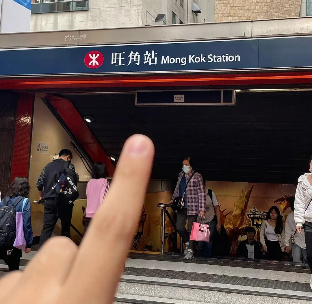 在香港，我看到心酸的一幕……